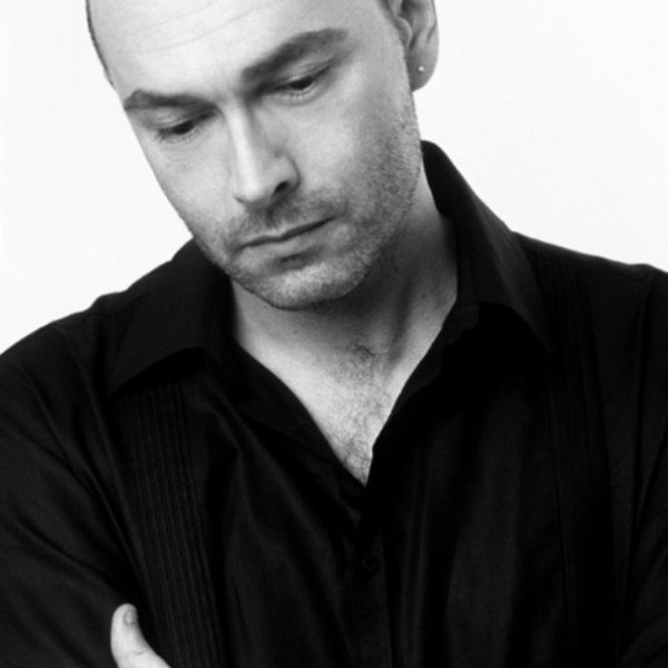 Pianist Nick van Bloss plays Bach and Beethoven