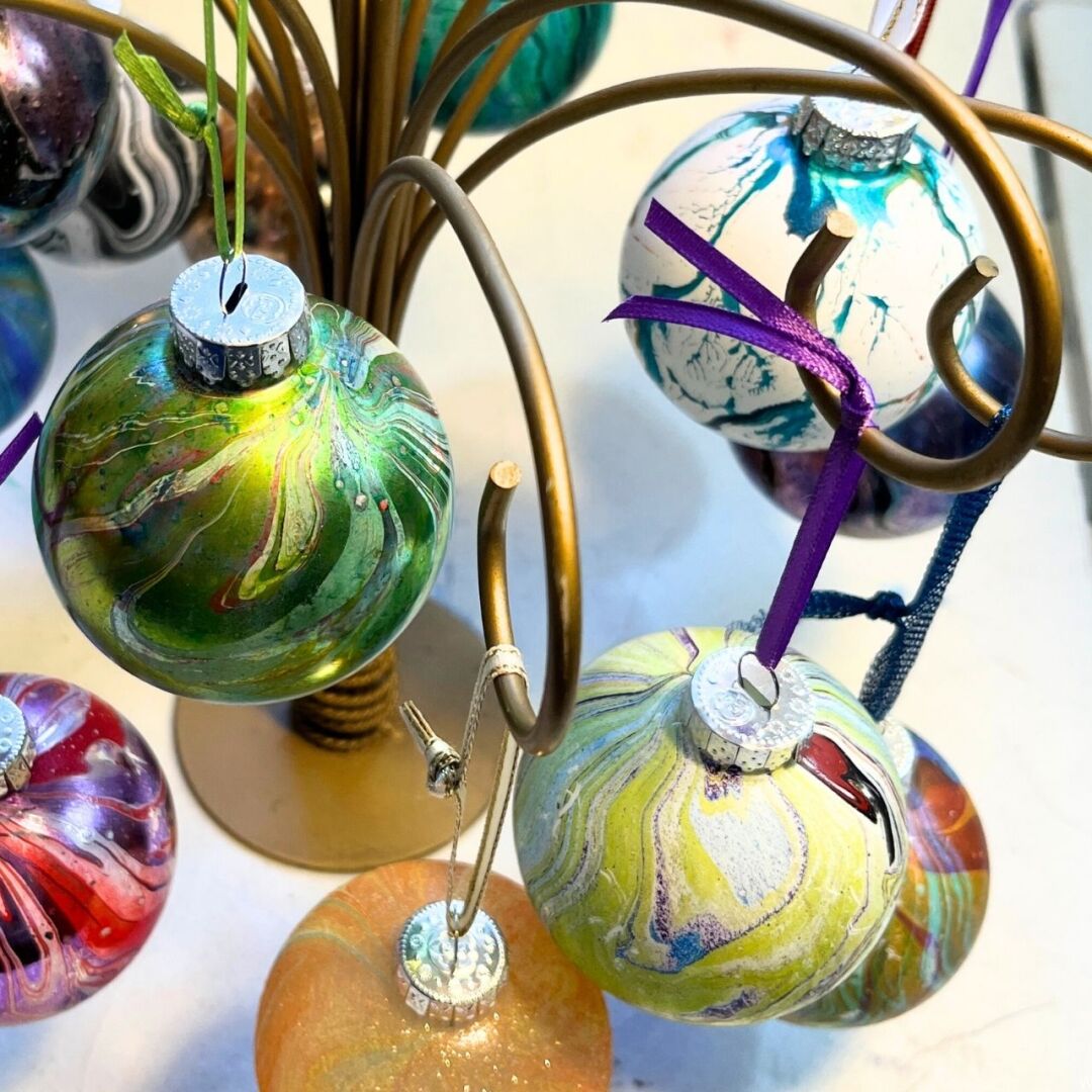 W-AW108 WATER MARBLING WITH ACRYLICS ON GLASS BAUBLES ORNAMENTS! With Peggy