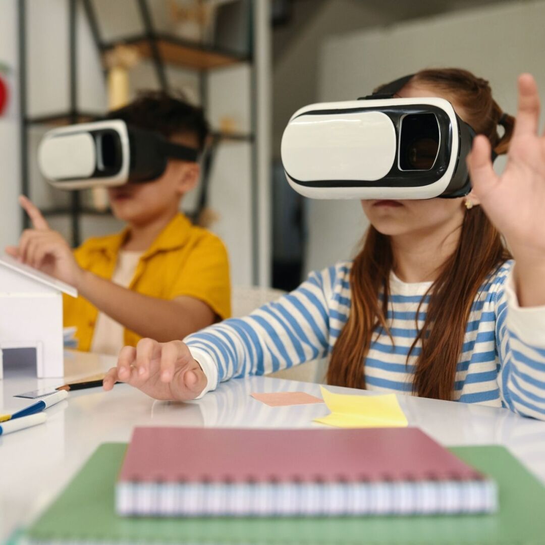 YH502 VR Painting for Kids with Emma Beatty