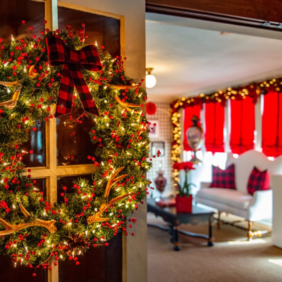 Historic Holiday Décor: The Golden Age of Travel