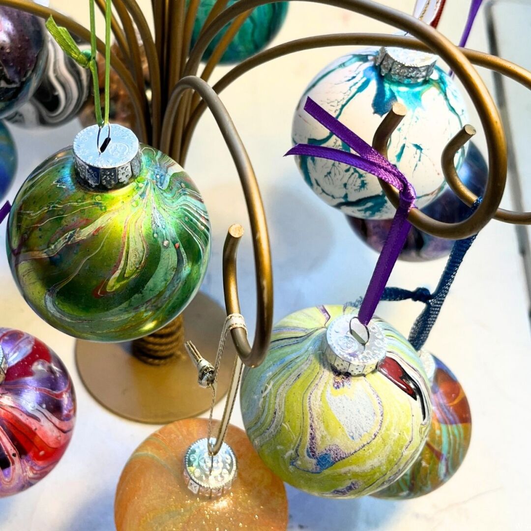 W-AW108 WATER MARBLING WITH ACRYLICS ON GLASS BAUBLES ORNAMENTS! With Peggy