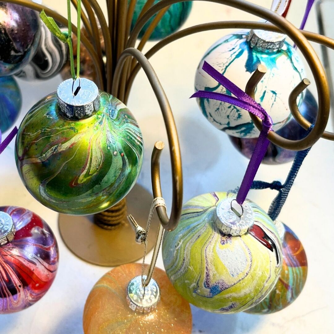 W-AW108 WATER MARBLING WITH ACRYLICS ON GLASS BAUBLES ORNAMENTS! With Peggy