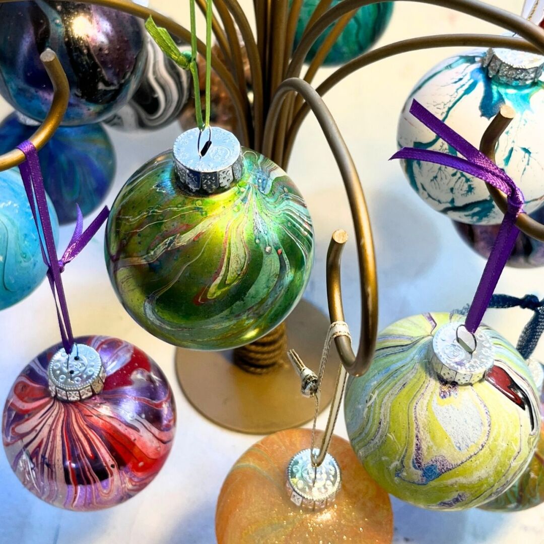 W-AW108 WATER MARBLING WITH ACRYLICS ON GLASS BAUBLES ORNAMENTS! With Peggy