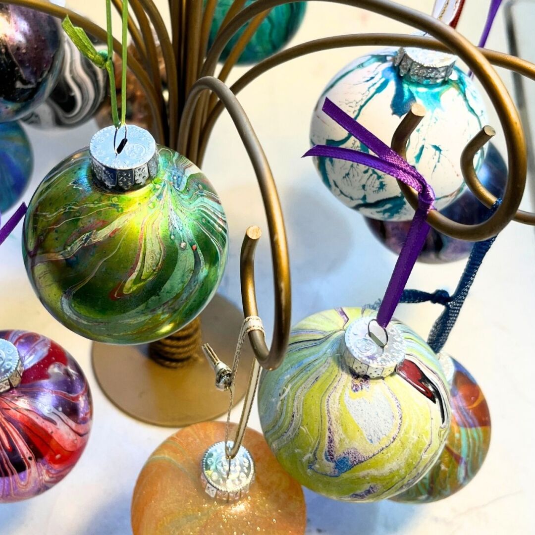 W-AW108 WATER MARBLING WITH ACRYLICS ON GLASS BAUBLES ORNAMENTS! With Peggy