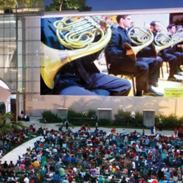 WALLCAST® Concert: Brahms and Sibelius