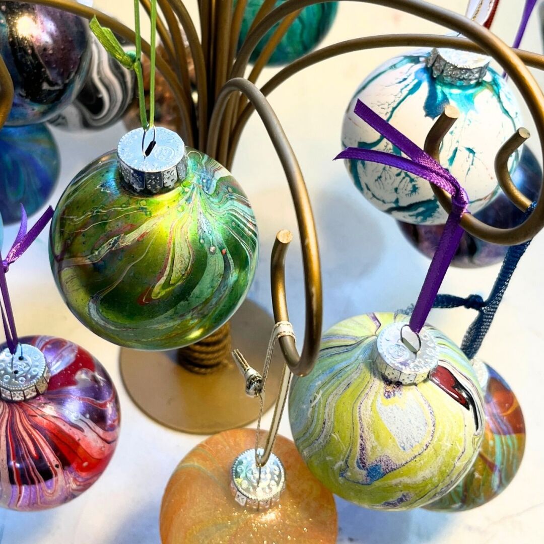 W-AW108 WATER MARBLING WITH ACRYLICS ON GLASS BAUBLES ORNAMENTS! With Peggy
