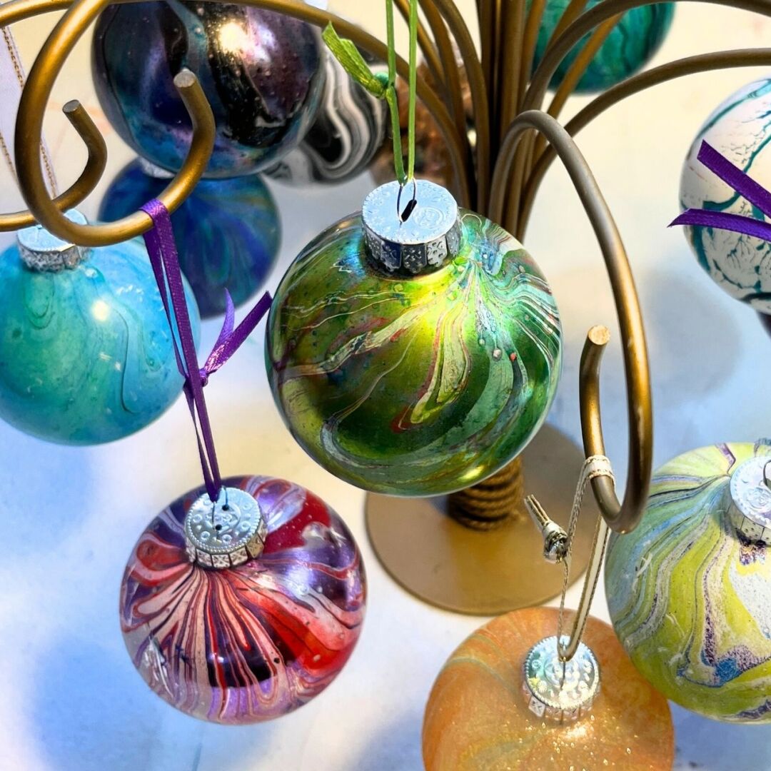 W-AW108 WATER MARBLING WITH ACRYLICS ON GLASS BAUBLES ORNAMENTS! With Peggy